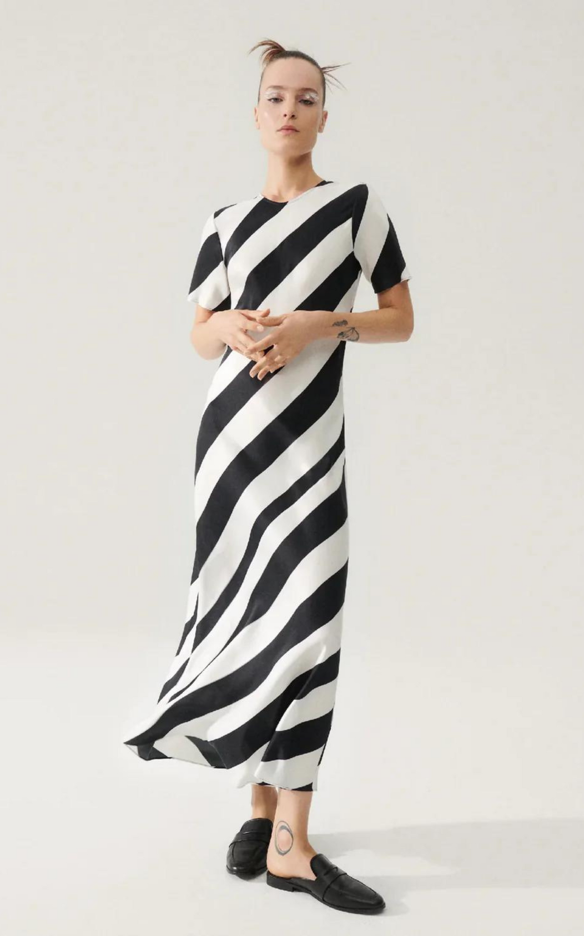 Short Sleeve Bias Dress Black Stripe